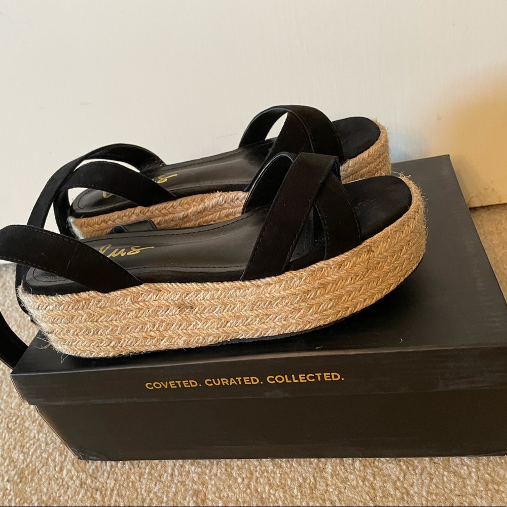 Lulu’s platforms